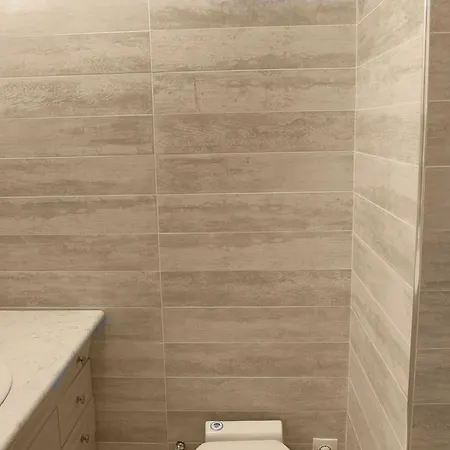 Apartment La Pinede * Ла-Мадраг