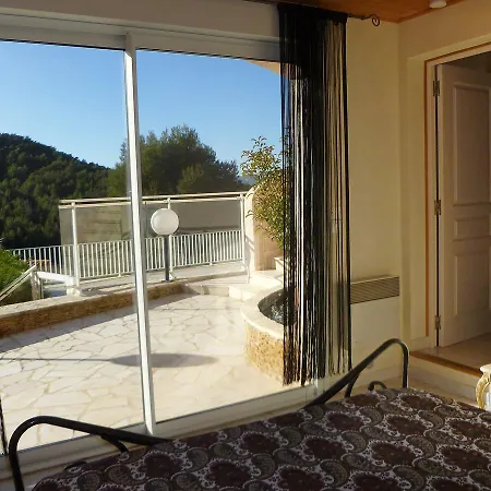 Apartment La Pinede
