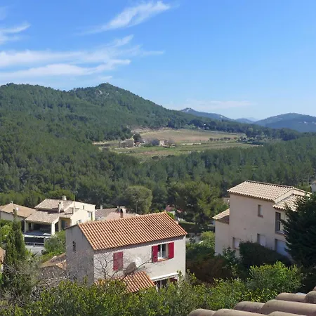 Apartment La Pinede