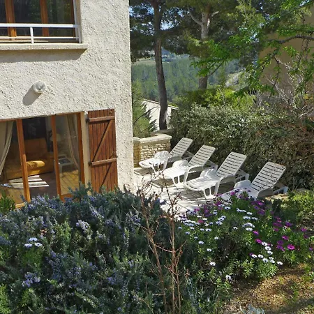 Apartment La Pinede * Ла-Мадраг